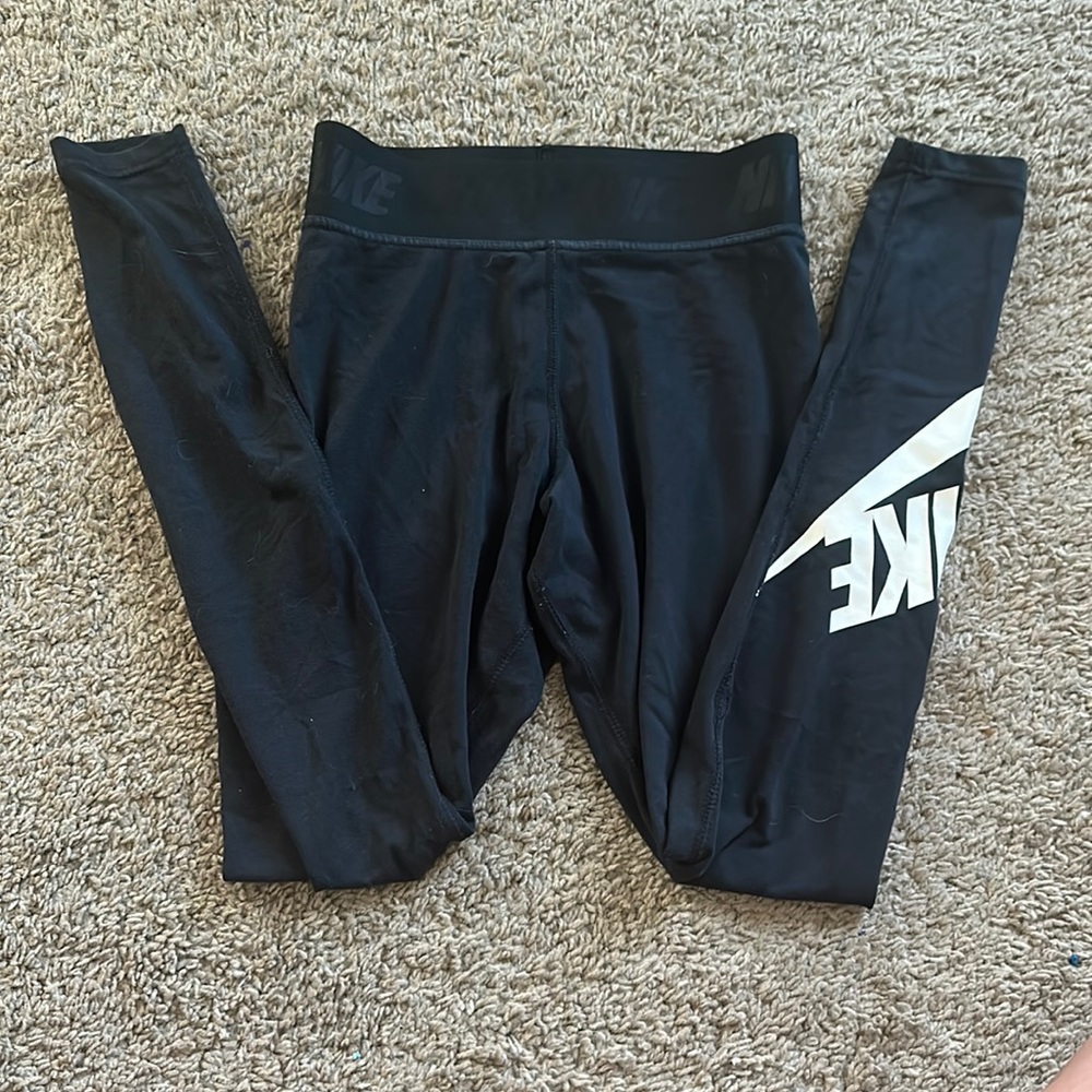 nike sportswear essential high-waisted leggings